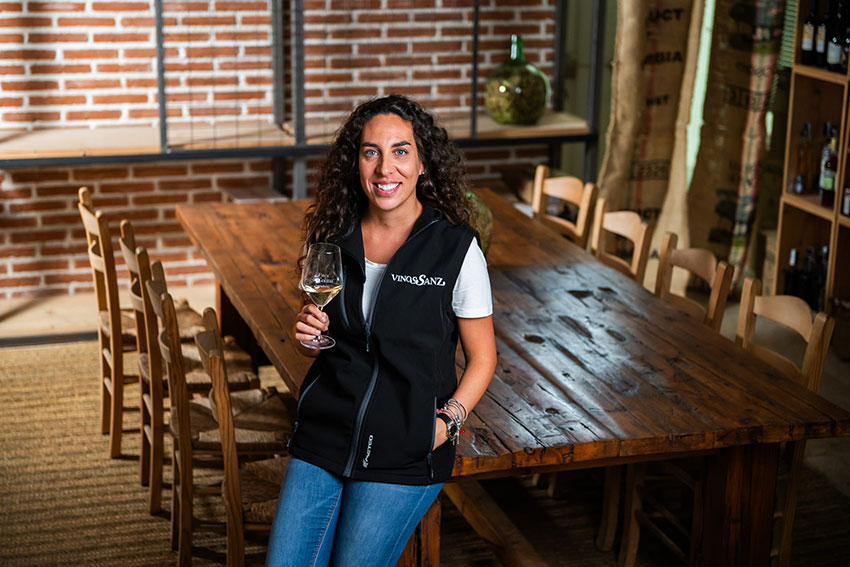 Ana-Carbajo,-Vinos-Sanz