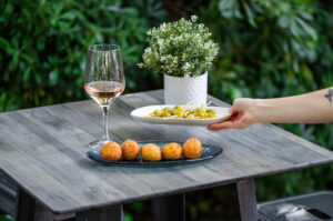 Tapas, croquetas y gildas, portada