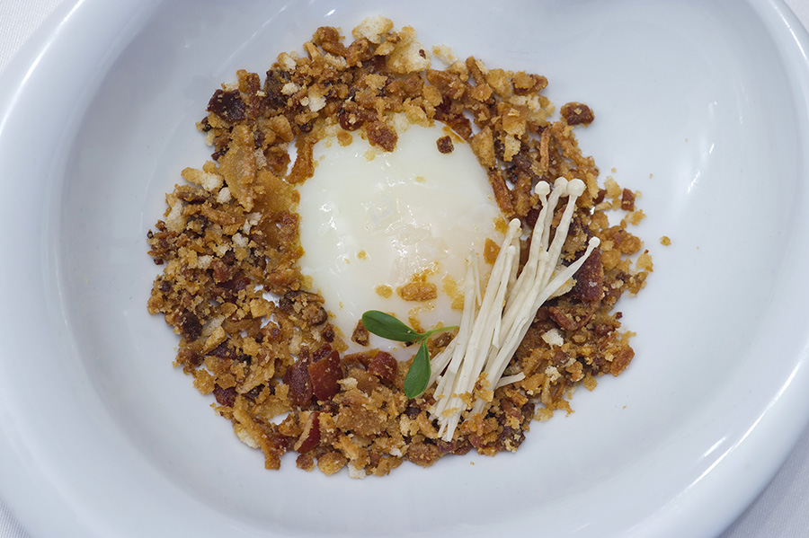 Huevo a baja temperatura, migas de cerdo ibérico y enoki, Casa Silvano Maracaibo
